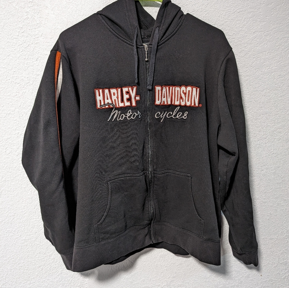 Woman Harley-Davidson hoodie.